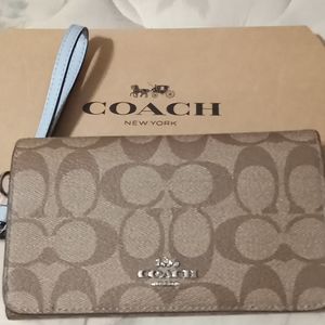 COACH SIGNATURE WRISTLET